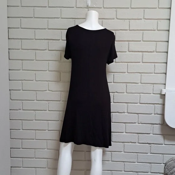 Alya Black W/ Floral Flowy Short Sleeve Dress. Size Medium - Picture 6 of 8